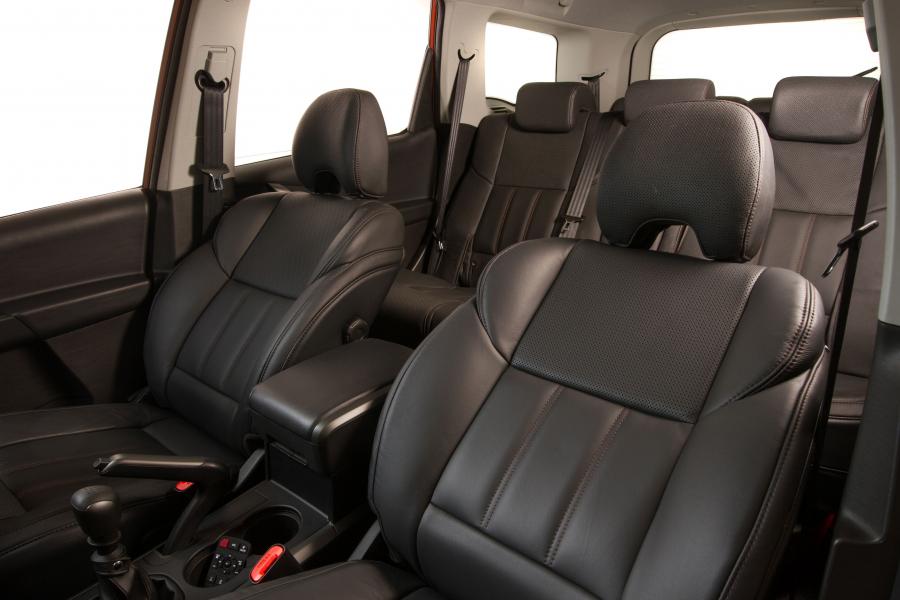 Интерьер Mahindra XUV500 2015 года  (фото 5 из 30)